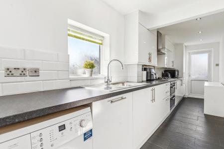 3 bedroom Terraced House for sale in Garden Avenue, Hatfield, AL10