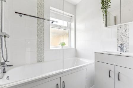 3 bedroom Terraced House for sale in Garden Avenue, Hatfield, AL10