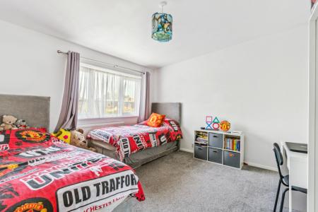 3 bedroom Terraced House for sale in Garden Avenue, Hatfield, AL10