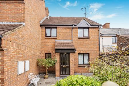 1 bedroom Flat for sale in Half Moon Mews, St Albans, AL1