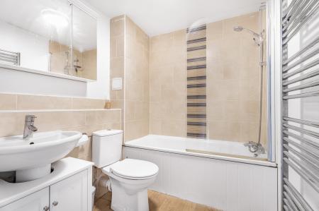 1 bedroom Flat for sale in Handleys Court, Selden Hill, Hemel Hempstead, HP2