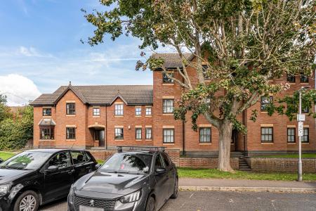 2 bedroom Flat for sale in Henrys Grant, St Albans, AL1