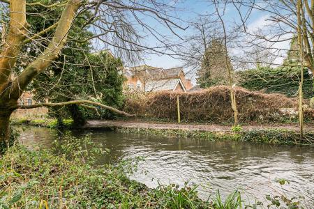 2 bedroom Flat for sale in Holywell Hill, St Albans, AL1