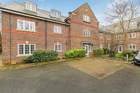 2 bedroom Flat for sale in Holywell Hill, St Albans, AL1