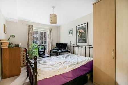 2 bedroom Flat for sale in Holywell Hill, St Albans, AL1