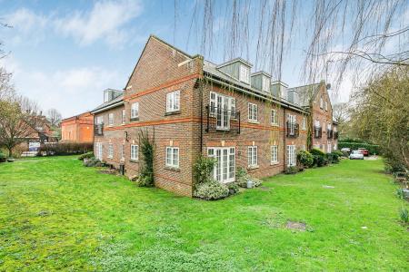2 bedroom Flat for sale in Holywell Hill, St Albans, AL1