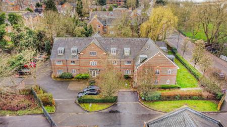 2 bedroom Flat for sale in Holywell Hill, St Albans, AL1