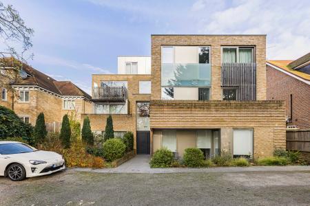 2 bedroom Flat for sale in London Road, St Albans, AL1