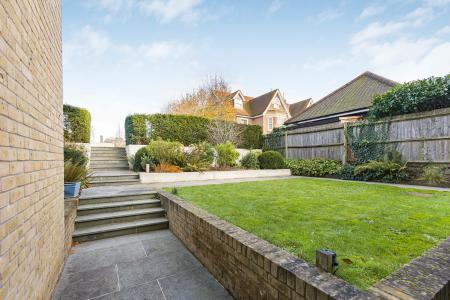 2 bedroom Flat for sale in London Road, St Albans, AL1