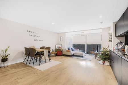 2 bedroom Flat for sale in London Road, St Albans, AL1