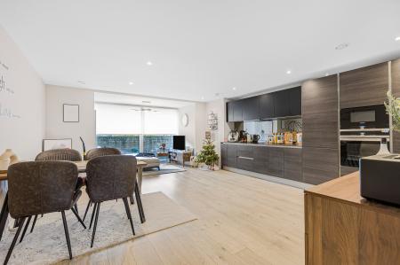 2 bedroom Flat for sale in London Road, St Albans, AL1