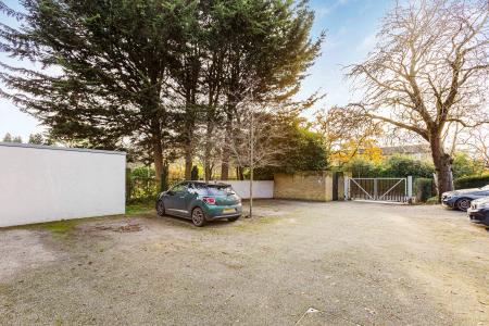 2 bedroom Flat for sale in London Road, St Albans, AL1