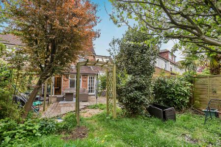 4 bedroom Semi-detached house for sale in Lynton Avenue, St Albans, AL1