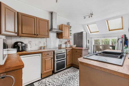 4 bedroom Semi-detached house for sale in Lynton Avenue, St Albans, AL1