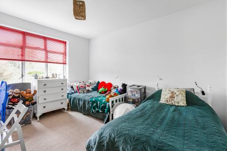 4 bedroom Semi-detached house for sale in Lynton Avenue, St Albans, AL1