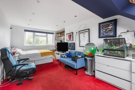 4 bedroom Semi-detached house for sale in Lynton Avenue, St Albans, AL1