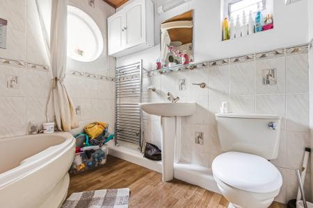 4 bedroom Semi-detached house for sale in Lynton Avenue, St Albans, AL1