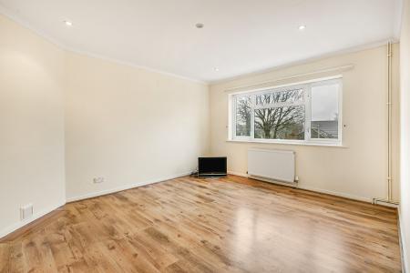 2 bedroom Mixed Use for sale in Oakwood Road, Bricket Wood, AL2