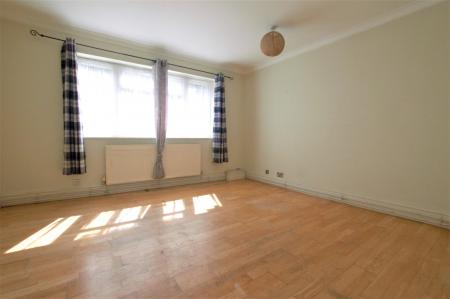 1 bedroom Flat for sale in St Lawrence Way, Bricket Wood, AL2