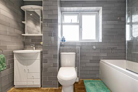 4 bedroom Detached house for sale in Sycamore Avenue, Hatfield, AL10