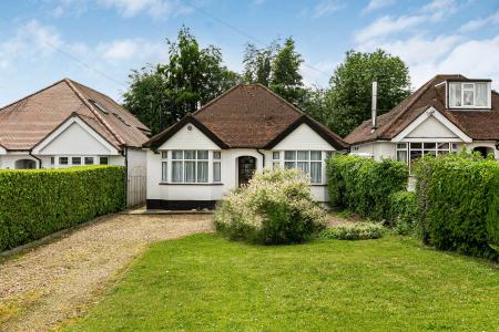 3 bedroom Bungalow for sale in Tippendell Lane, St Albans, AL2