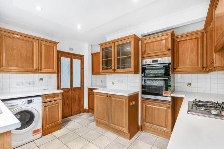 4 bedroom Terraced House for sale in Woollam Crescent, St Albans, AL3