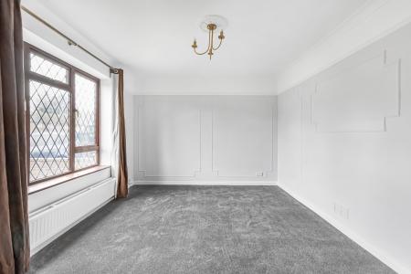 4 bedroom Terraced House for sale in Woollam Crescent, St Albans, AL3