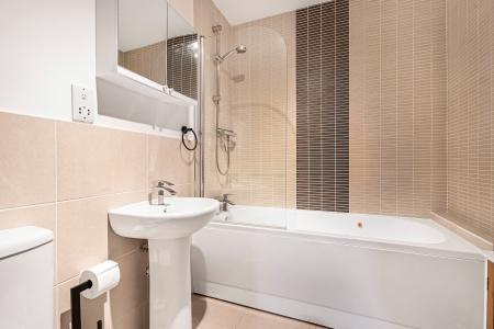 1 bedroom Flat for sale in Porters Wood House, St Albans, AL3