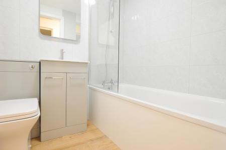 2 bedroom Flat to let in Haig Close, St Albans, AL1