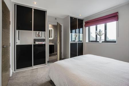 5 bedroom Detached house to let in Highfield Lane, St Albans, AL4