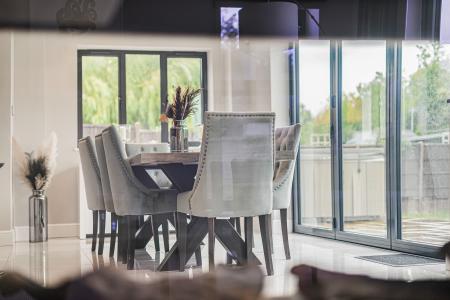 5 bedroom Detached house to let in Highfield Lane, St Albans, AL4