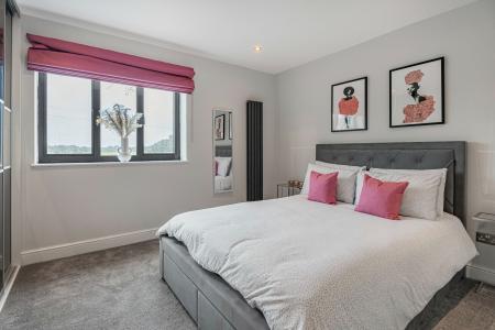 5 bedroom Detached house to let in Highfield Lane, St Albans, AL4