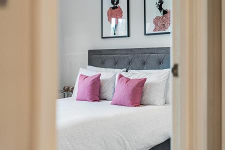 5 bedroom Detached house to let in Highfield Lane, St Albans, AL4