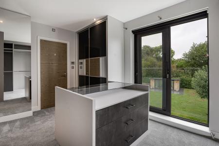 5 bedroom Detached house to let in Highfield Lane, St Albans, AL4