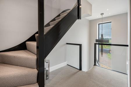 5 bedroom Detached house to let in Highfield Lane, St Albans, AL4