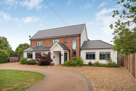 5 bedroom Detached house to let in Highfield Lane, St Albans, AL4