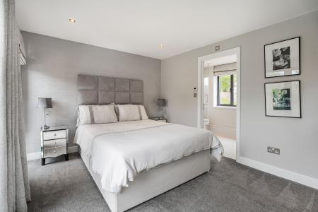 5 bedroom Detached house to let in Highfield Lane, St Albans, AL4