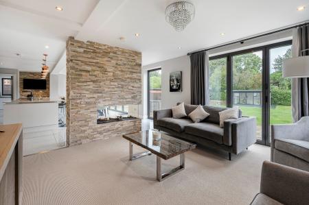 5 bedroom Detached house to let in Highfield Lane, St Albans, AL4