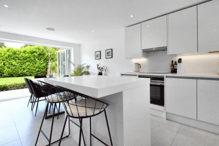 3 bedroom Detached house to let in Mayflower Road, St Albans, AL2