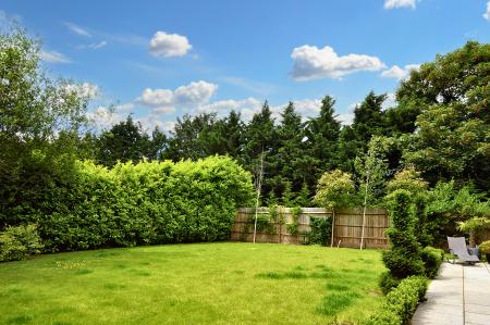 3 bedroom Detached house to let in Mayflower Road, St Albans, AL2