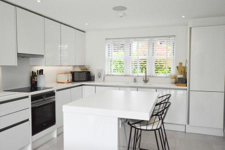 3 bedroom Detached house to let in Mayflower Road, St Albans, AL2