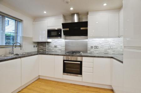 2 bedroom Flat to let in Millers Rise, St Albans, AL1