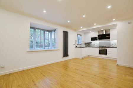 2 bedroom Flat to let in Millers Rise, St Albans, AL1