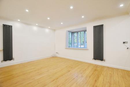 2 bedroom Flat to let in Millers Rise, St Albans, AL1