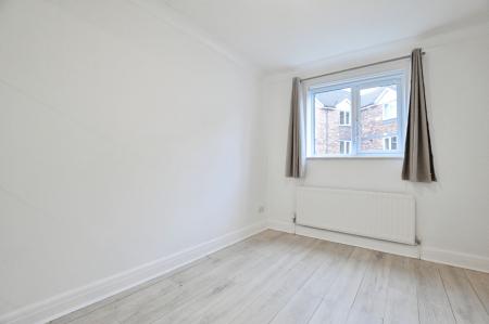 2 bedroom Flat to let in Millers Rise, St Albans, AL1