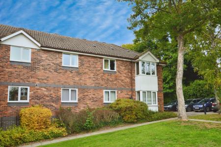 2 bedroom Flat to let in Millers Rise, St Albans, AL1