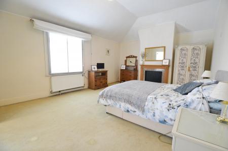 1 bedroom House share to let in North Mymms Park, Colney Heath, AL9