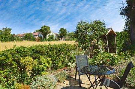 3 bedroom Detached house to let in Roestock Lane, Colney Heath, AL4