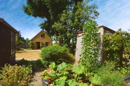 3 bedroom Detached house to let in Roestock Lane, Colney Heath, AL4