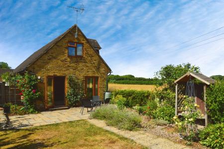 3 bedroom Detached house to let in Roestock Lane, Colney Heath, AL4